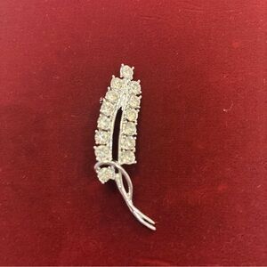 Vintage Retro Clear Crystal Rhinestones Brooch Pin with 14 Stones